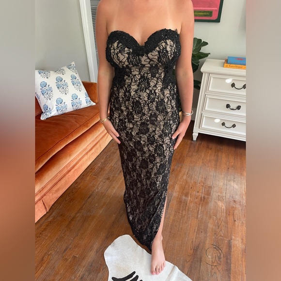 Dresses & Skirts - Beautiful black sequin prom/black tie dress